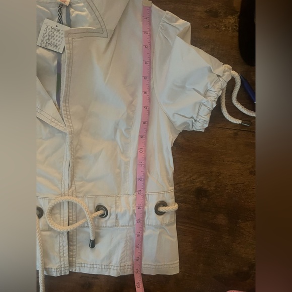 NWT Anthropologie Short Jacket. Size 4 - Picture 9 of 10